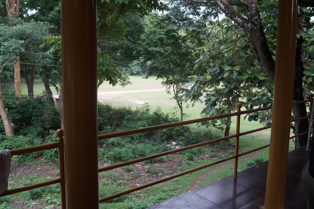 Jungleparadiso Homestay เทกคาดี ภายนอก รูปภาพ